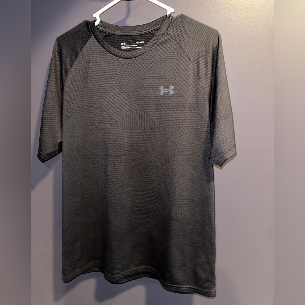 Dark Grey Under Armour Men’s Workout Tee